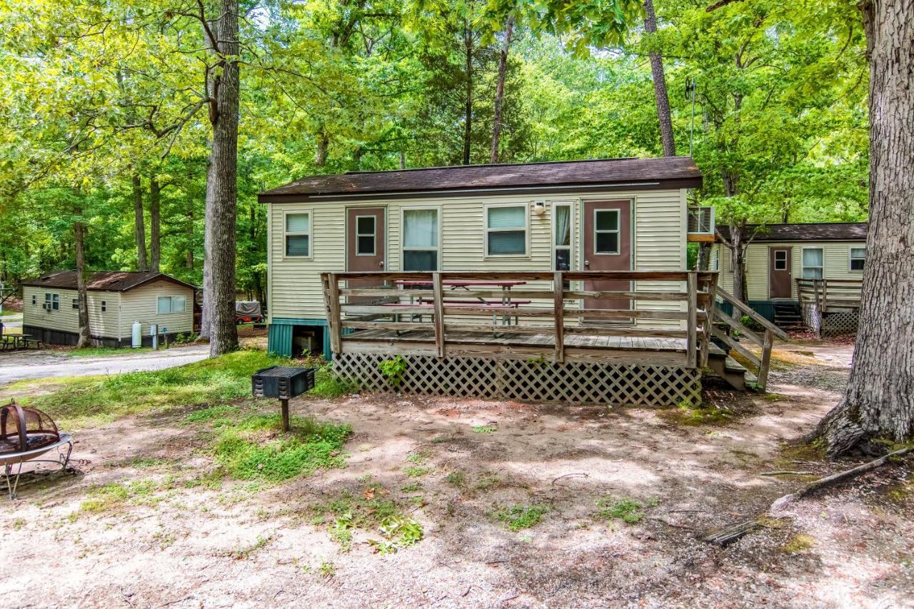 Williamsburg Camping Resort One Bedroom Cabin 3 Croaker Bagian luar foto